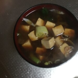 今日は寒かった！！豆腐とわかめDe赤だし